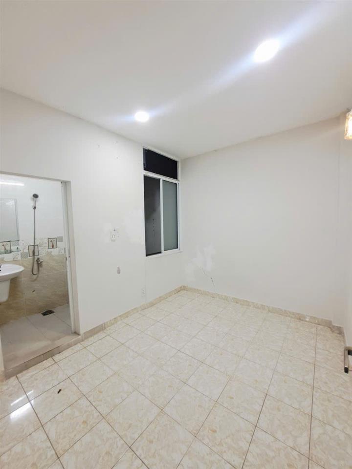Bán đất tặng nhà  Đ Số 10 BHH  gần Aeon Tân Phú gần chợ 26/3-Cấp 4 -68m2 -4 tỷ