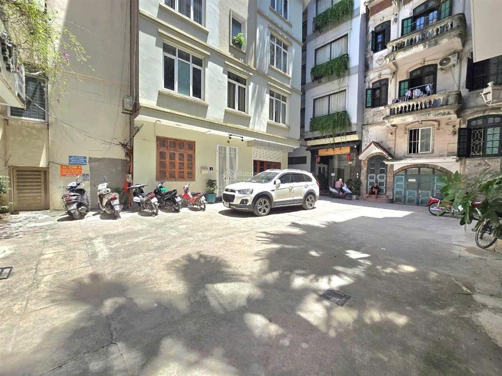 Rẻ như cho, bán nhà sát mặt phố kim mã lô góc, ô tô 222m2, gía chỉ 260tr/m2, bán gấp