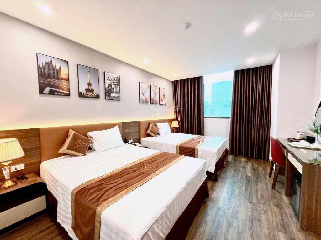Chính chủ bán nhanh nhà mặt hồ tây phố trích sài 220m2*mt 9.5m, sẵn dòng tiền, giá nhỉnh 300tr/m2