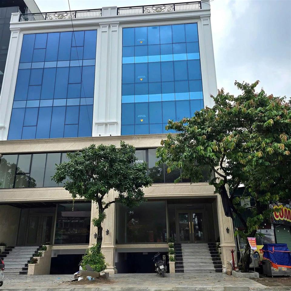 Chính chủ bán nhanh nhà mặt hồ tây phố trích sài 220m2*mt 9.5m, sẵn dòng tiền, giá nhỉnh 300tr/m2