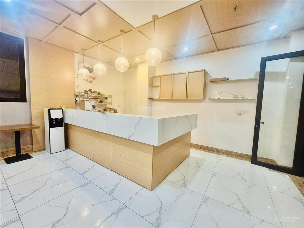 Dòng tiền 4 tỷ/năm, bán gấp tòa hotel 5* phố lê đức thọ 210m2*9t*14m mt, cty hàn thuê