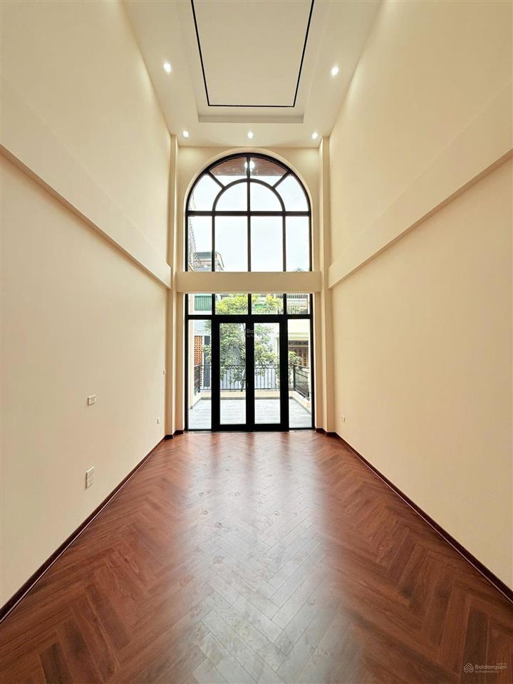 Rẻ như cho, bán nhà xây mới vào ở ngay phố đoàn thị điểm 83,9m2*6t, thang máy ô tô, sát mặt phố