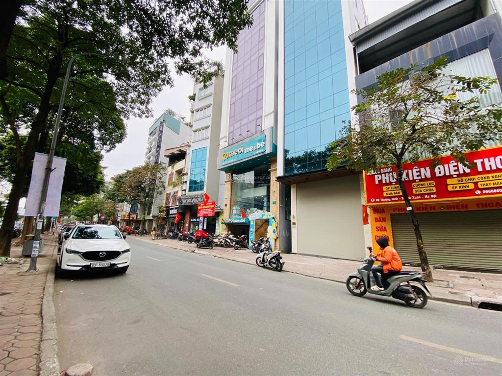 Giá đầu tư giảm 5 tỷ  bán nhà mặt sông tô lịch, mặt phố thượng đình, lô góc 135m2*8m mtsát royal