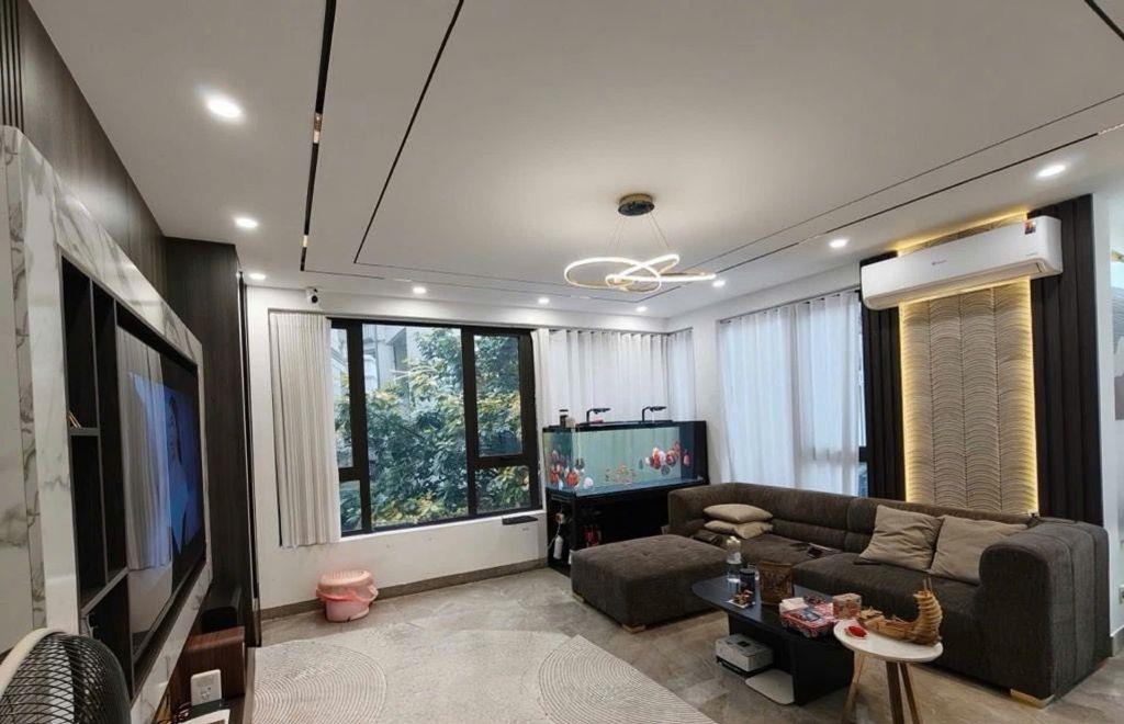 NHÀ MỚI, LÔ GÓC, NỞ HẬU #PHỐNGUYỄNVĂNCỪ 52M, 6T, MT4.2M, THANG MÁY, Ô TÔ VÀO, ĐA TIỆN ÍCH.