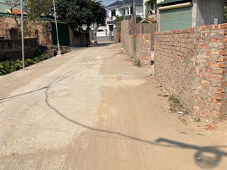 Ô tô đỗ cửa  gần trục chính  gần đường ql 17 với nhiều tuyến đường liên xã