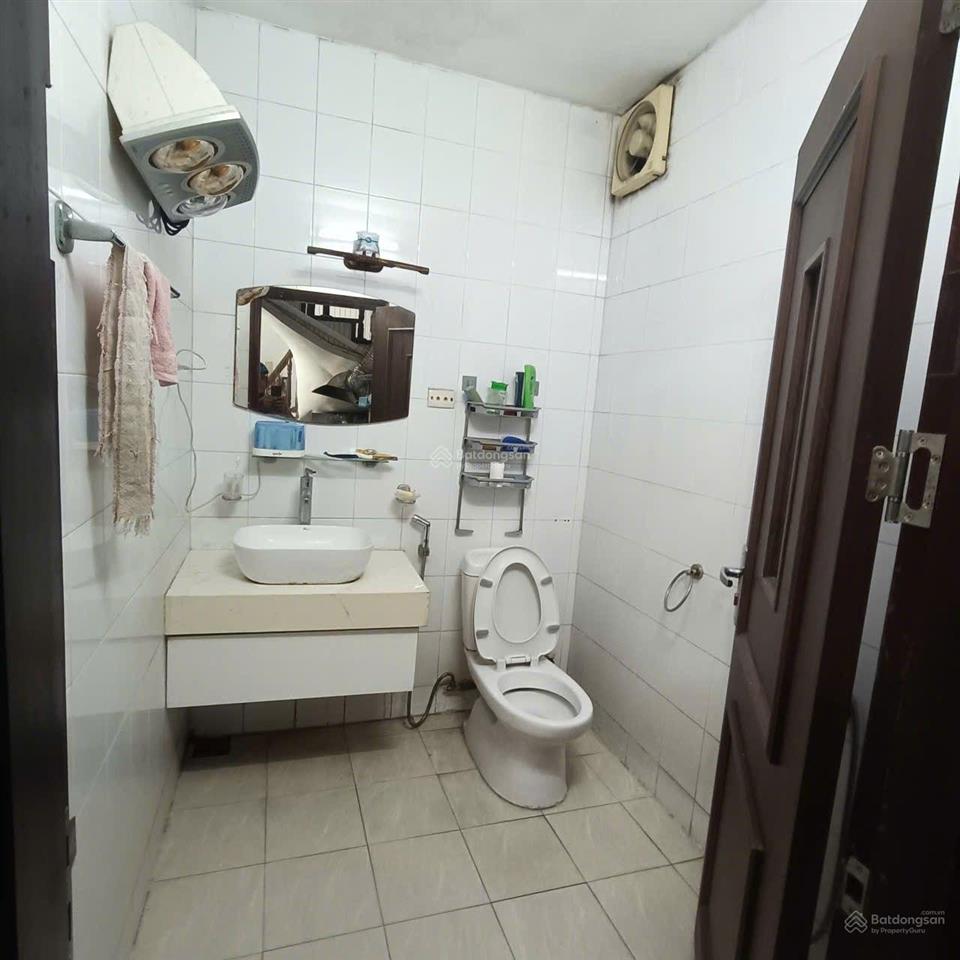 Cho thuê tầng 1, 90m2, mặt tiền 10m, ô tô vào tận cửa, ngõ thông, có nhiều chỗ để xe máy, ô tô