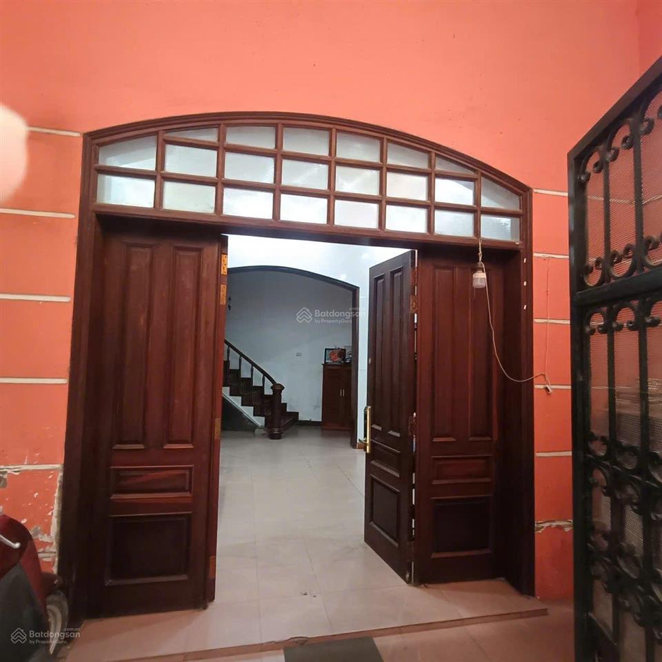 Cho thuê tầng 1, 90m2, mặt tiền 10m, ô tô vào tận cửa, ngõ thông, có nhiều chỗ để xe máy, ô tô
