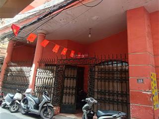 Cho thuê tầng 1, 90m2, mặt tiền 10m, ô tô vào tận cửa, ngõ thông, có nhiều chỗ để xe máy, ô tô