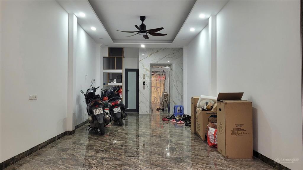 Cho thuê mặt bằng tầng 1 nhà 40m2 ô tô vào được, gần chợ, khu dân cư