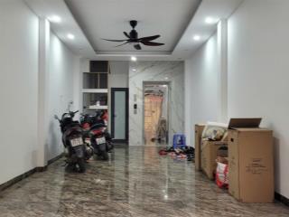 Mặt bằng tầng 1 nhà 40m2 ô tô vào được, gần chợ, khu dân cư