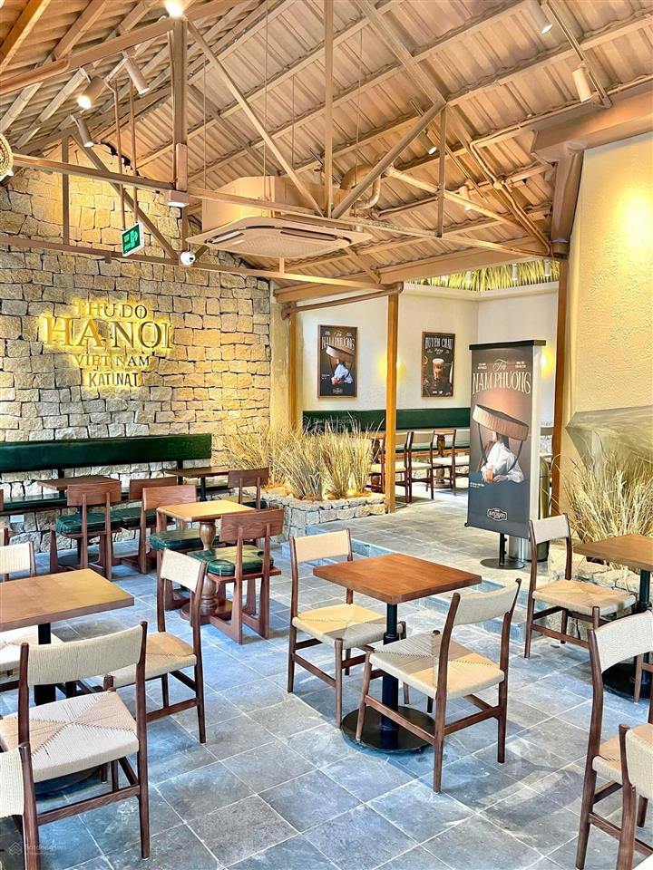 Hàng hiếm mặt phố trung hòa cầu giấy dtsd 300m² mặt tiền 8m