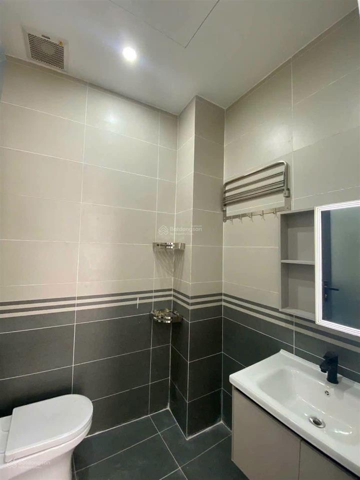 Cho thuê nhà nguyên căn hẻm xe hơi nguyễn văn cừ q5, diện tích 3,2m x15m, nhà mới xây