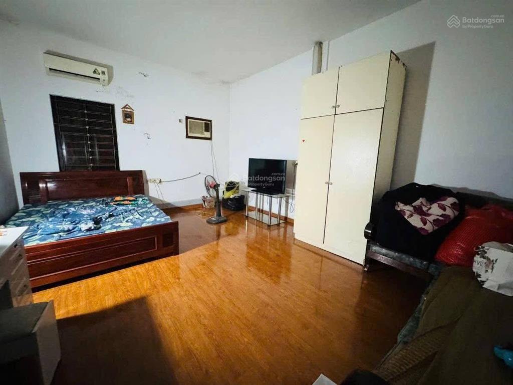 Trần thái tông, dt 236m2x4t, mt 29m, giá 127 tỷ lô góc, vỉa hè cây xanh và đường ô tô tránh