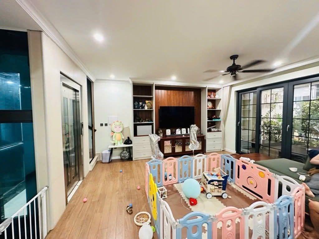 Xuân Đỉnh, DT 124M2x5T, MT 10M, giá 38 tỷ  GARA OTO - LÔ GÓC - ĐƯỜNG OTO TRÁNH - THANG MÁY - MẶT TIỀN SIÊU KHỦNG