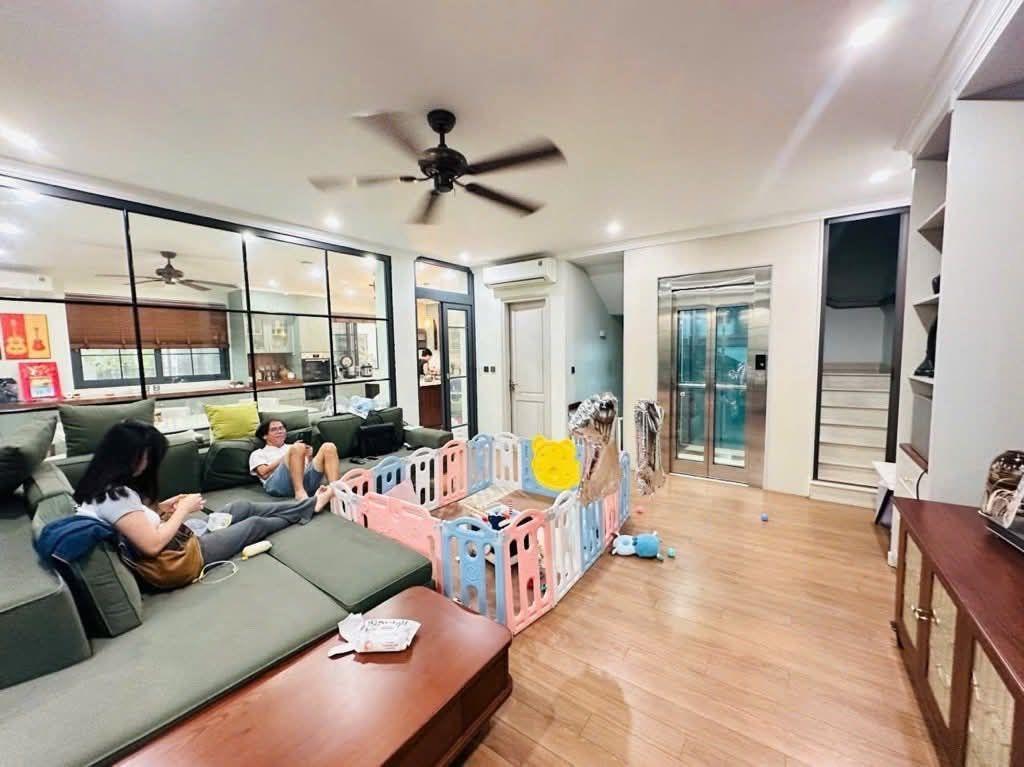 Xuân Đỉnh, DT 124M2x5T, MT 10M, giá 38 tỷ  GARA OTO - LÔ GÓC - ĐƯỜNG OTO TRÁNH - THANG MÁY - MẶT TIỀN SIÊU KHỦNG