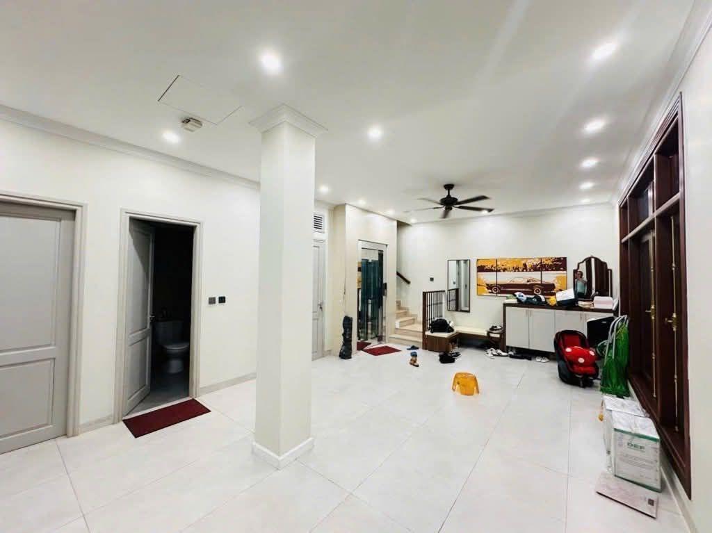 Xuân Đỉnh, DT 124M2x5T, MT 10M, giá 38 tỷ  GARA OTO - LÔ GÓC - ĐƯỜNG OTO TRÁNH - THANG MÁY - MẶT TIỀN SIÊU KHỦNG