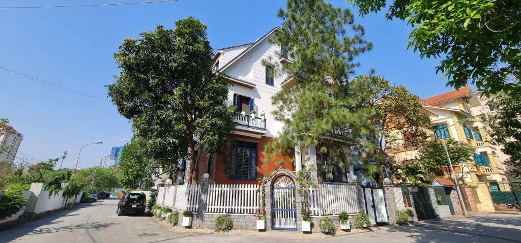 Lạc Long Quân, DT 185M2x5T, MT 27M, giá 147 tỷ  SIÊU PHẨM - NHÀ BIỆT THỰ D6B-06 VƯỜN ĐÀO - HÀNG HIẾM CÓ