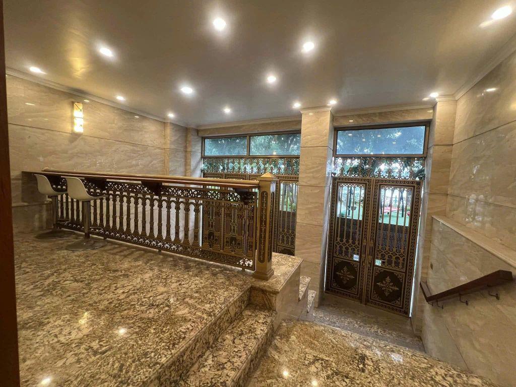 Nhật Chiêu, DT 106M2x5T, MT 6.7M, giá 108 tỷ VỈA HÈ- VIEW HỒ TÂY- ĐỐI DIỆN SÂN CHƠI-MẶT PHỐ SAU MẶT NGÕ