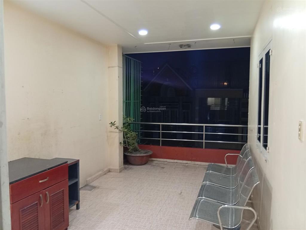 Nhà nguyên căn 1 trệt, 1 lửng, 2 lầu gần công viên phần mềm quang trung