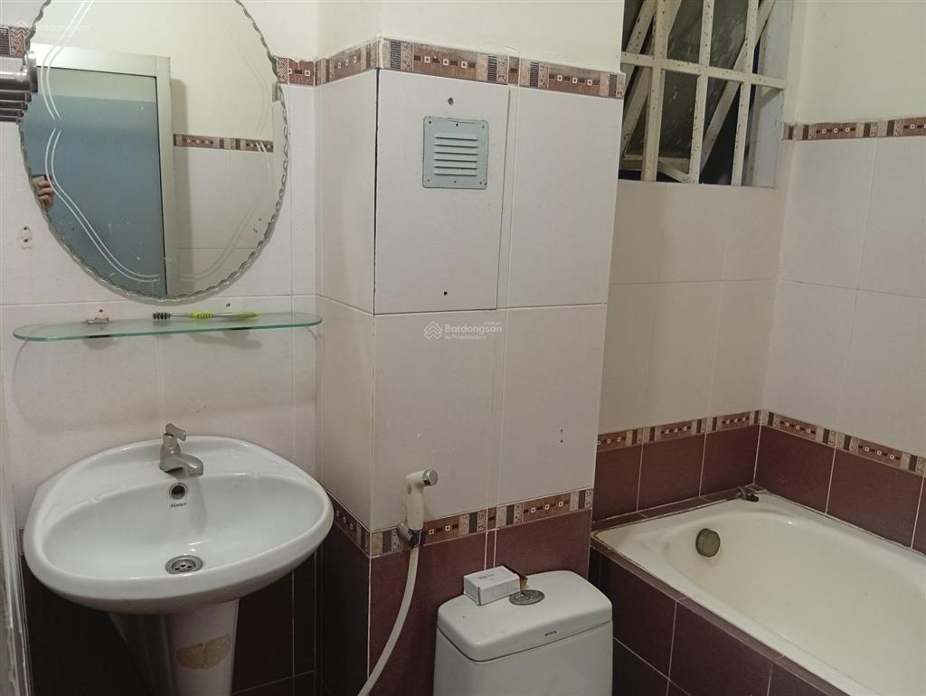 Nhà nguyên căn 1 trệt, 1 lửng, 2 lầu gần công viên phần mềm quang trung