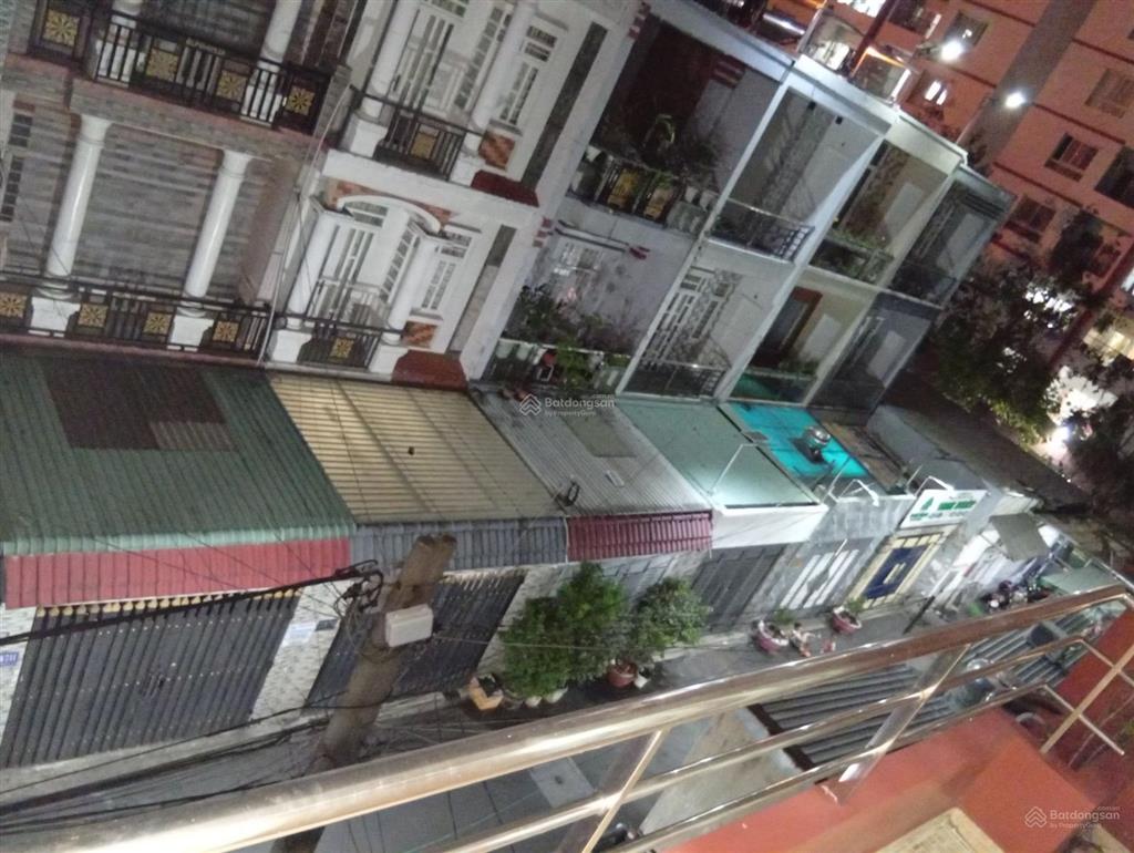 Nhà nguyên căn 1 trệt, 1 lửng, 2 lầu gần công viên phần mềm quang trung