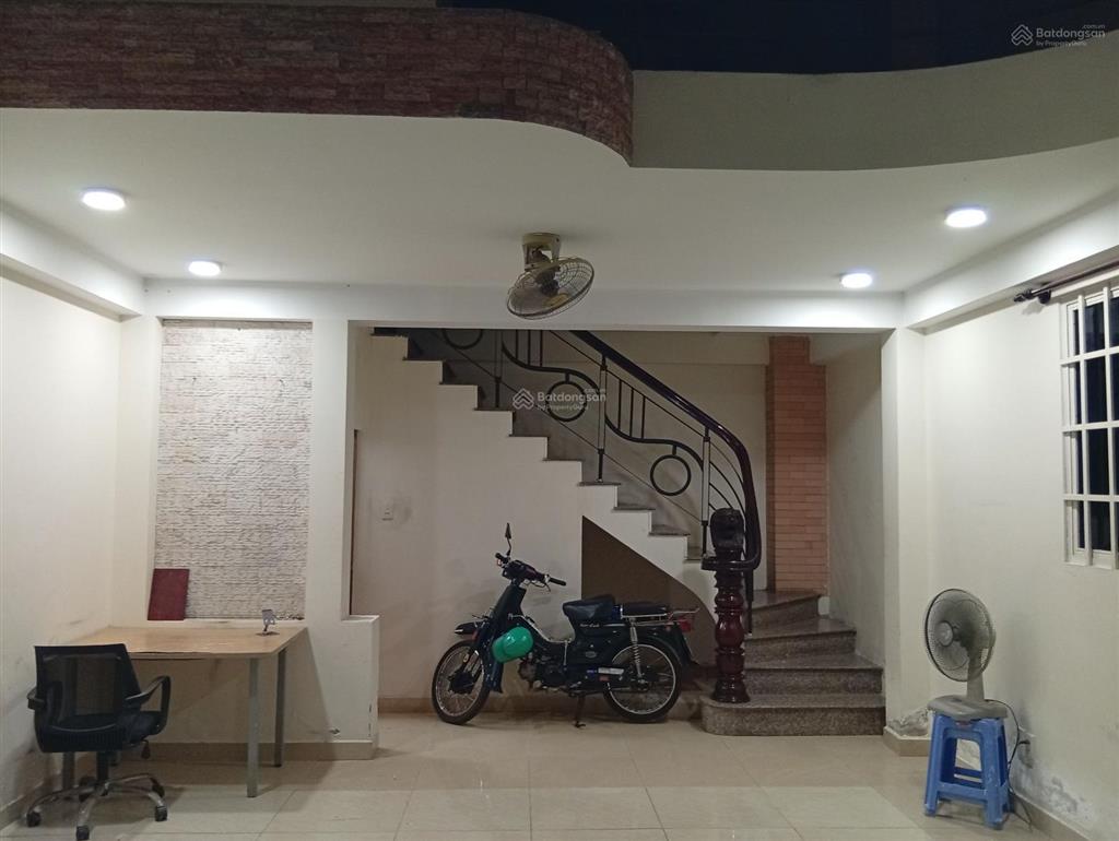 Nhà nguyên căn 1 trệt, 1 lửng, 2 lầu gần công viên phần mềm quang trung