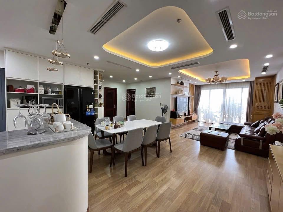 Bán gấp căn hộ chung cư 3pn full bên ngoại giao đoàn toà n03t4