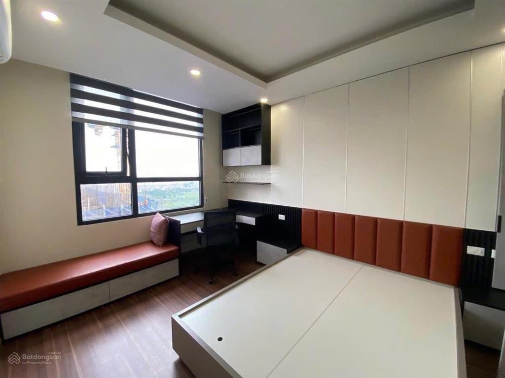 Cho thuê gấp căn hộ chung cư 4pn full đồ bên ngoại giao đoàn tòa no1t1