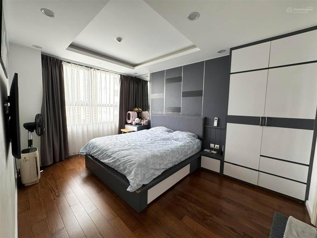 Gia đình cần cho thuê căn hộ golden palm 110m2 3pn nhà đẹp giá 18tr  0984 847 ***