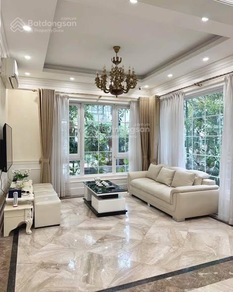 Vip cho thuê biệt thự kđt cv cầu giấy 200m2 mt8m có tầng hầm, giá  0984 847 ***