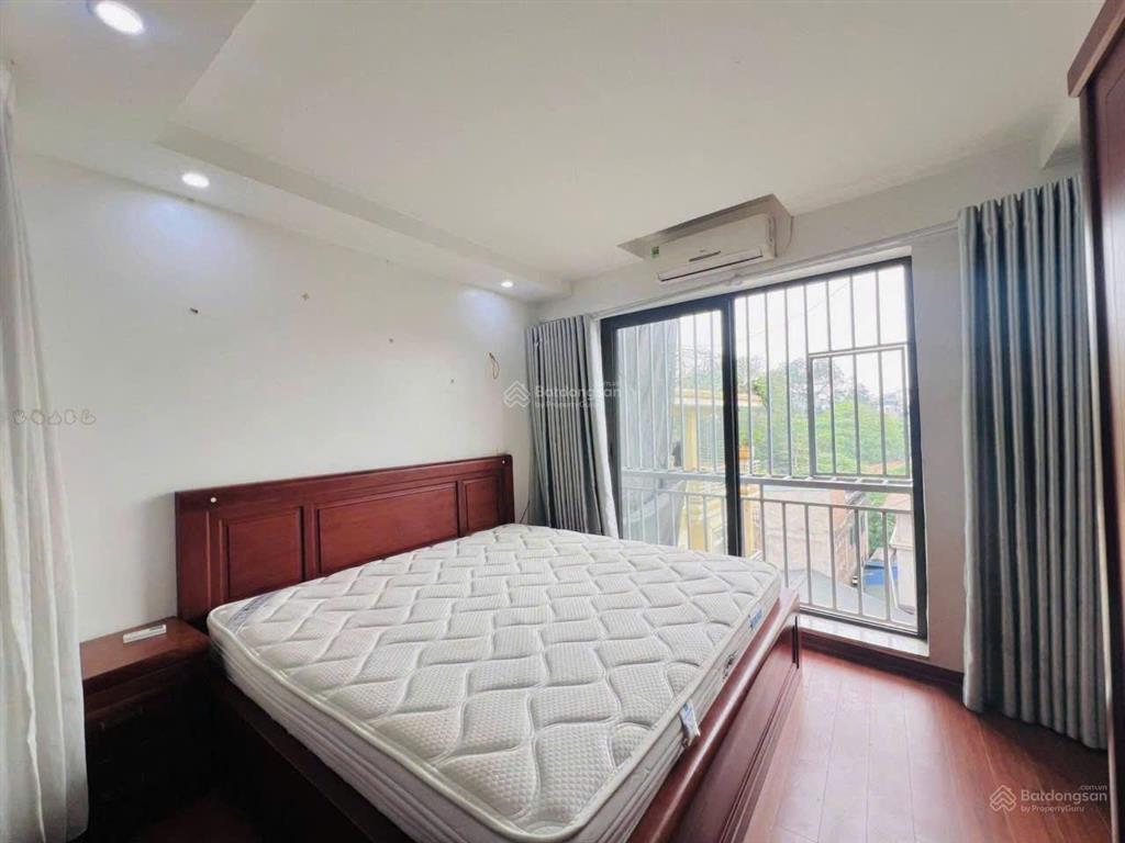 Cho thuê nhà mặt phố ngõ 84 chùa láng s100m2 5 tầng 9 phòng ngủ giá 40tr/tháng. hệ 0984 847 ***