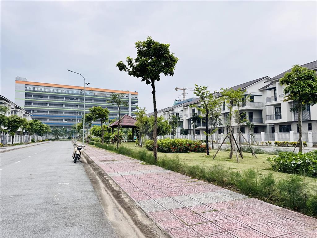 Chỉ 1 căn btsl 180m2 bán đối diện công viên sẵn sổ lâu dài chỉ 15,x tỷ kđt centa riverside từ sơn