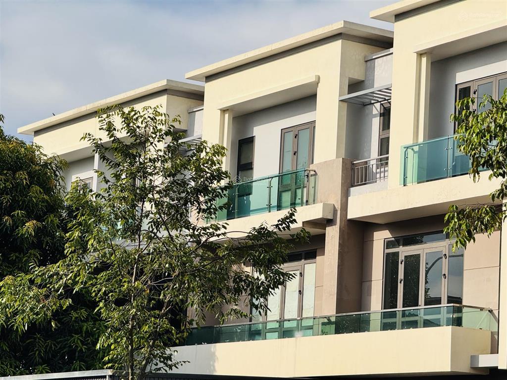 Bán nhà 2 mặt tiền 120m2 đường 26m đã hoàn thiện centa city từ sơn vào trung tâm hn 20p  đã có sổ