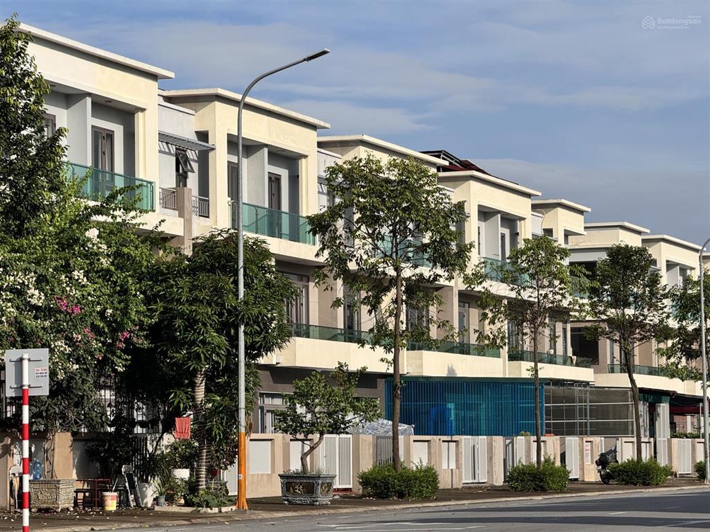 Bán nhà 2 mặt tiền 120m2 đường 26m đã hoàn thiện centa city từ sơn vào trung tâm hn 20p  đã có sổ