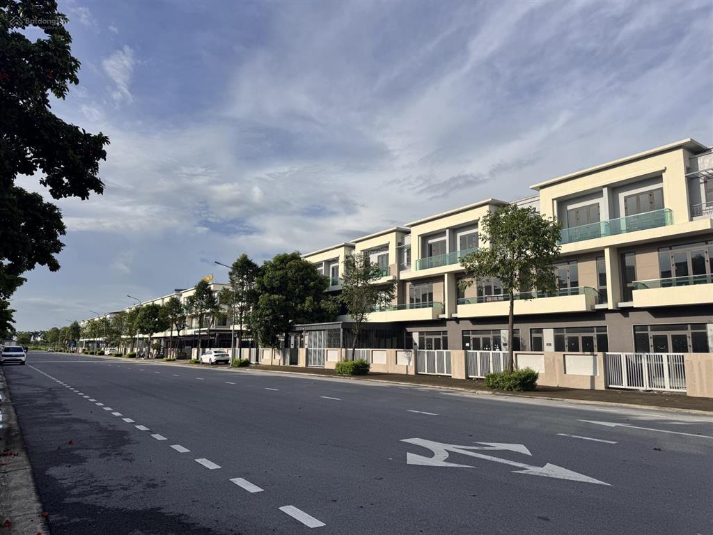 Bán nhà 2 mặt tiền 120m2 đường 26m đã hoàn thiện centa city từ sơn vào trung tâm hn 20p  đã có sổ