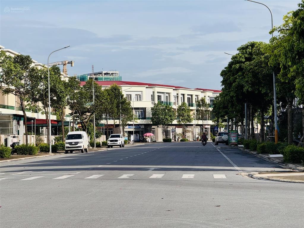 Bán nhà 2 mặt tiền 120m2 đường 26m đã hoàn thiện centa city từ sơn vào trung tâm hn 20p  đã có sổ