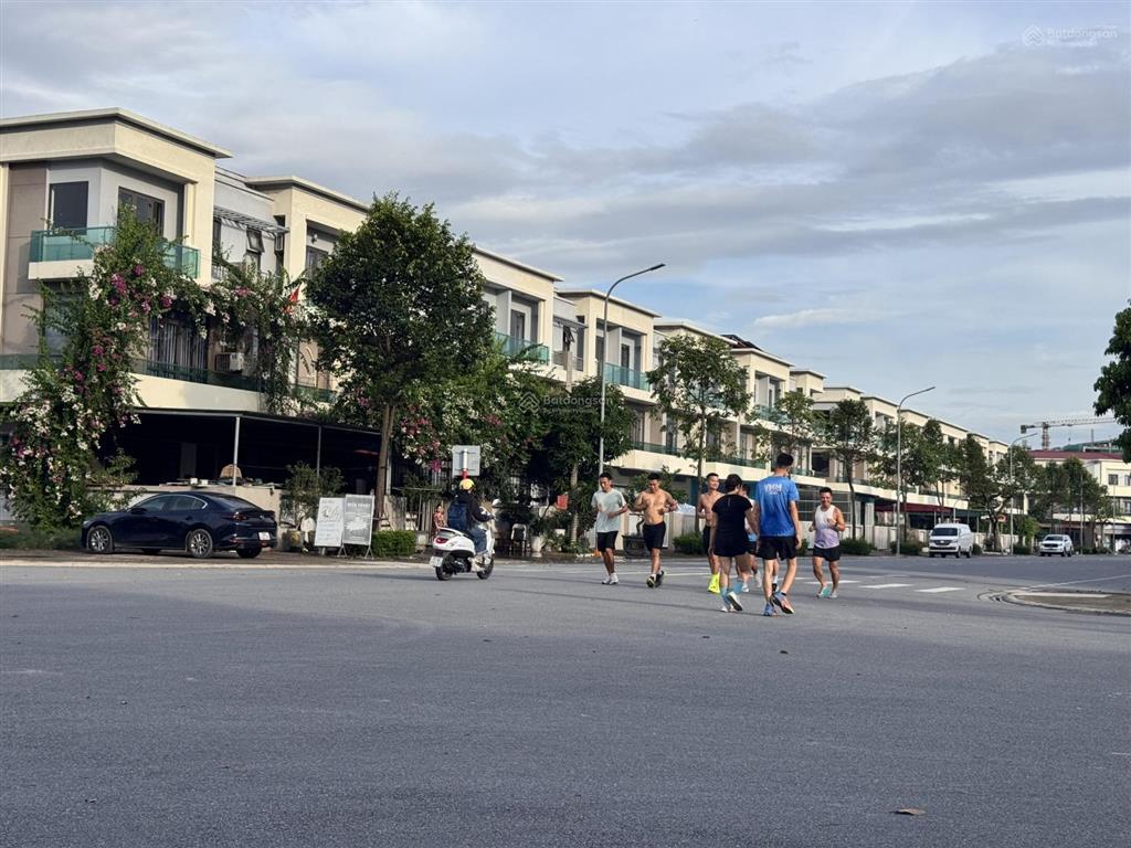 Bán nhà 2 mặt tiền 120m2 đường 26m đã hoàn thiện centa city từ sơn vào trung tâm hn 20p  đã có sổ