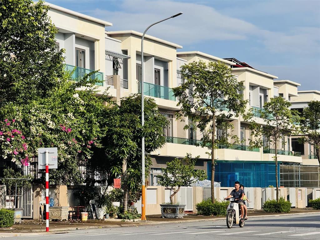 Bán nhà 2 mặt tiền 120m2 đường 26m đã hoàn thiện centa city từ sơn vào trung tâm hn 20p  đã có sổ