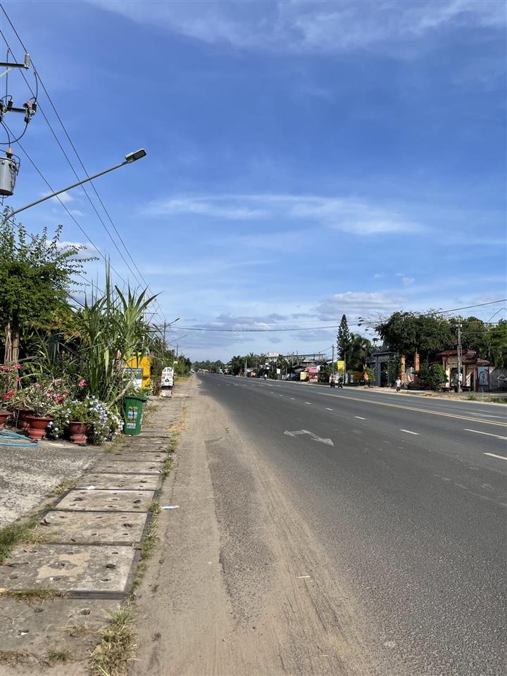 Giảm sốc 550tr bán gấp lô góc 420m2 mặt tiền đường cao bá quát kế chợ chơn thành, giá chỉ 2 tỷ nhỏ