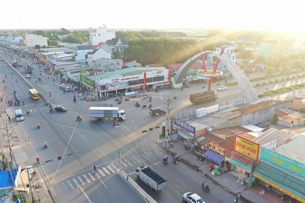 Giảm sốc 550tr bán gấp lô góc 420m2 mặt tiền đường cao bá quát kế chợ chơn thành, giá chỉ 2 tỷ nhỏ