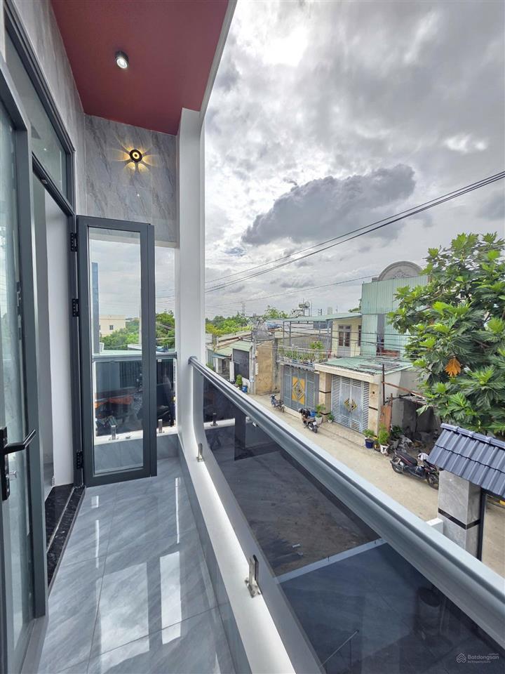 Bán nhà 1 trệt 1 lầu có sân thượng, dt 84,8m2 p. tân khánh tp.hcm. nhà 4pn giá 3,49 tỷ tl