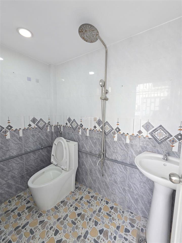 Giảm hơn 200tr cần bán nhanh nhà chợ xóm vắng dĩ an, bd cũ. dt 83,5m2 có 3pn, giá chỉ 4.280tỷ