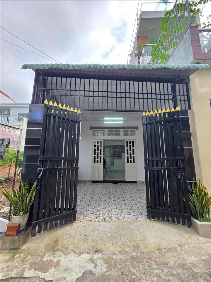 Giảm hơn 200tr cần bán nhanh nhà chợ xóm vắng dĩ an, bd cũ. dt 83,5m2 có 3pn, giá chỉ 4.280tỷ