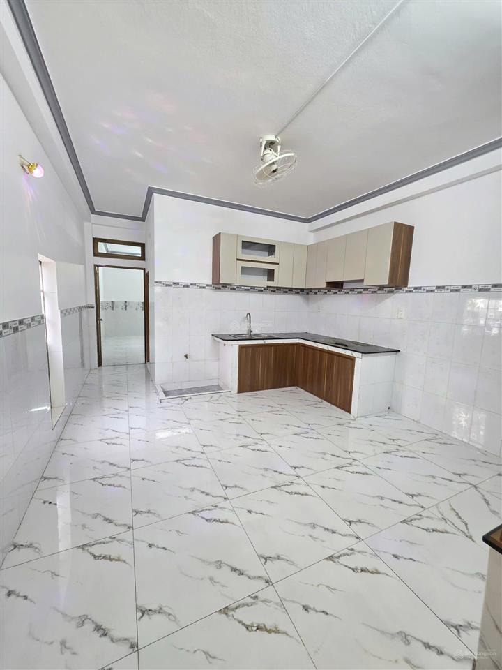 Giảm hơn 200tr cần bán nhanh nhà chợ xóm vắng dĩ an, bd cũ. dt 83,5m2 có 3pn, giá chỉ 4.280tỷ