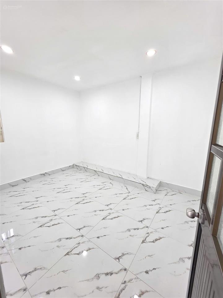 Giảm hơn 200tr cần bán nhanh nhà chợ xóm vắng dĩ an, bd cũ. dt 83,5m2 có 3pn, giá chỉ 4.280tỷ