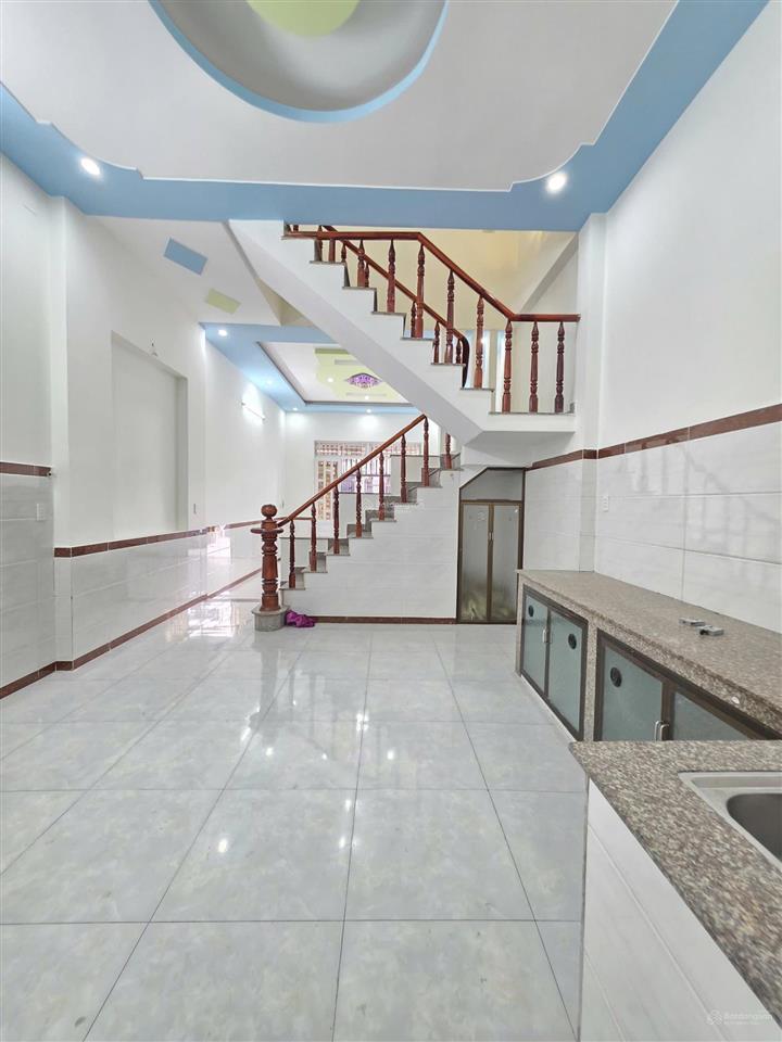 Bán nhà tân đông hiệp dĩ an 1 trệt 1 lầu đường thông ô tô. dt 67,6m2, 3pn giá chỉ 4,2 tỷ còn tl