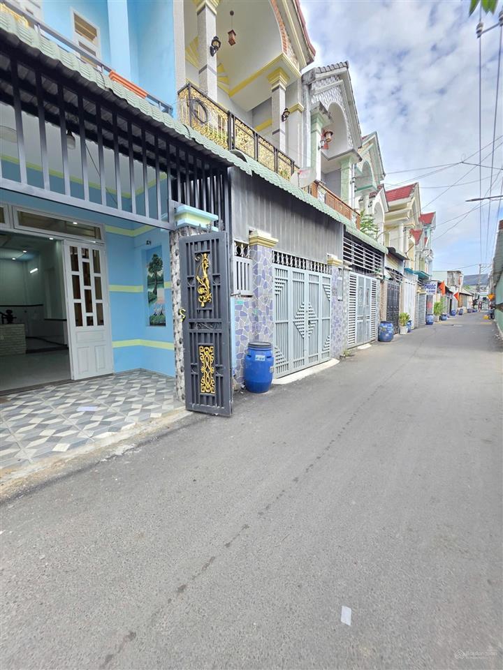 Bán nhà tân đông hiệp dĩ an 1 trệt 1 lầu đường thông ô tô. dt 67,6m2, 3pn giá chỉ 4,2 tỷ còn tl