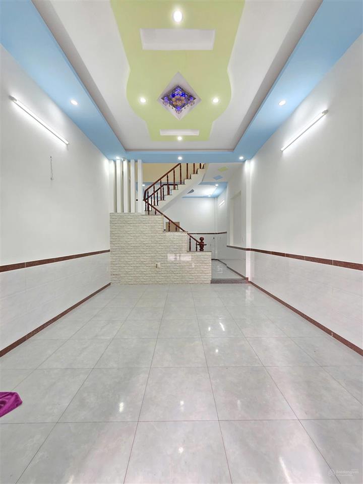 Bán nhà tân đông hiệp dĩ an 1 trệt 1 lầu đường thông ô tô. dt 67,6m2, 3pn giá chỉ 4,2 tỷ còn tl
