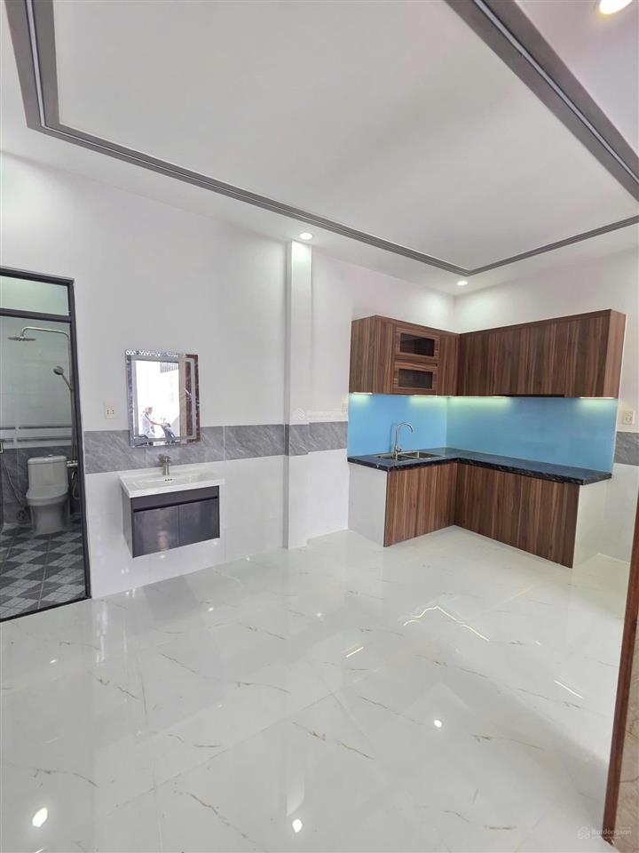 Bán nhà 1 trệt 1 lầu cách vincom dĩ an 800m. nhà 2pn tiện ích xung quanh rất nhiều, giá rẻ 2,48 tỷ