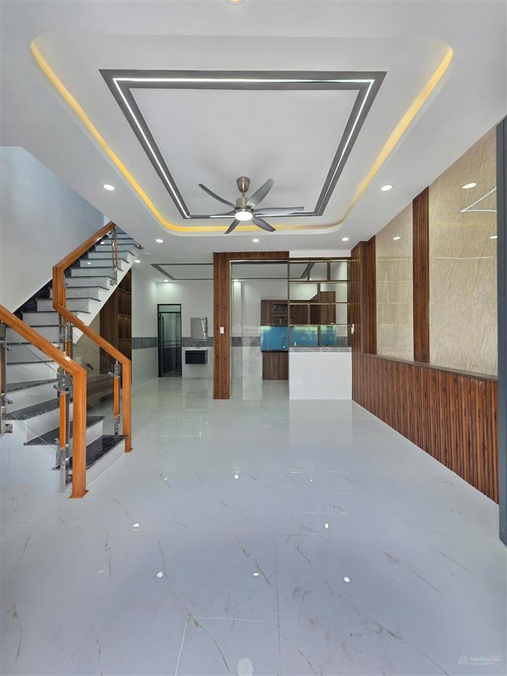 Bán nhà 1 trệt 1 lầu cách vincom dĩ an 800m. nhà 2pn tiện ích xung quanh rất nhiều, giá rẻ 2,48 tỷ